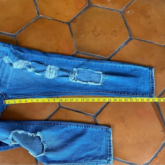 KanCan Jeans Size 13 / 30 Boyfriend Cut  Med Blue Distressed Relaxed Fit Denim - Picture 8 of 8